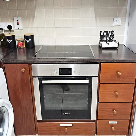 Peaceful With Double Bed - Oak Breeze * Пафос