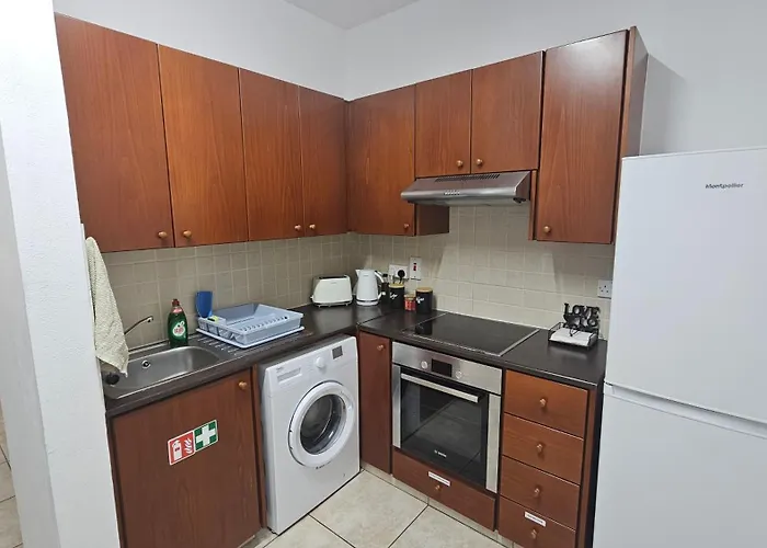 Peaceful With Double Bed - Oak Breeze * Paphos