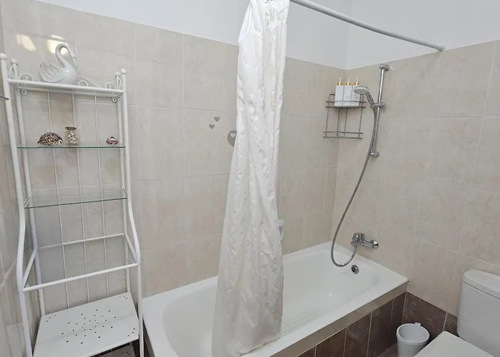 Peaceful With Double Bed - Oak Breeze