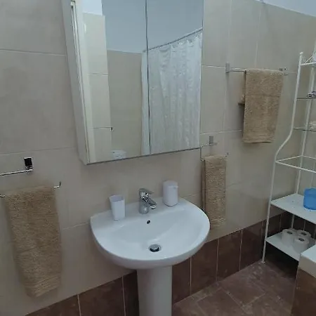 Peaceful With Double Bed - Oak Breeze *