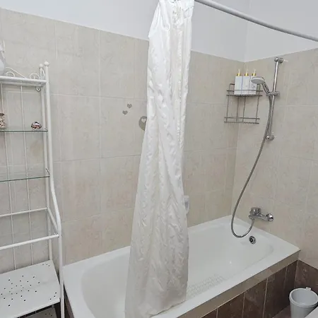 Peaceful With Double Bed - Oak Breeze